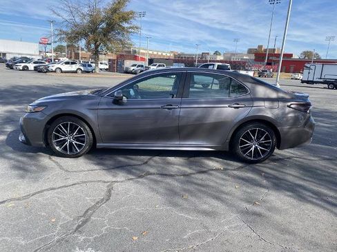 Used 2021 Toyota Camry SE image 4