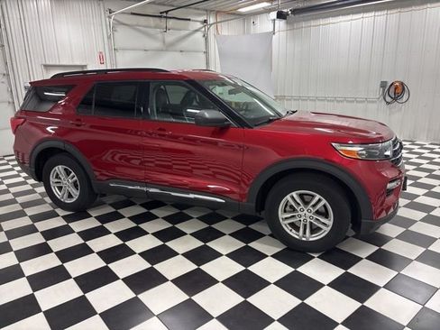 Used 2020 Ford Explorer XLT w/ Equipment Group 202A AWD/4WD image 3