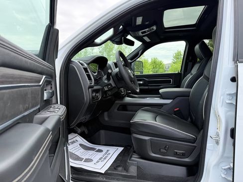 New 2026 RAM 3500 Laramie AWD/4WD image 17