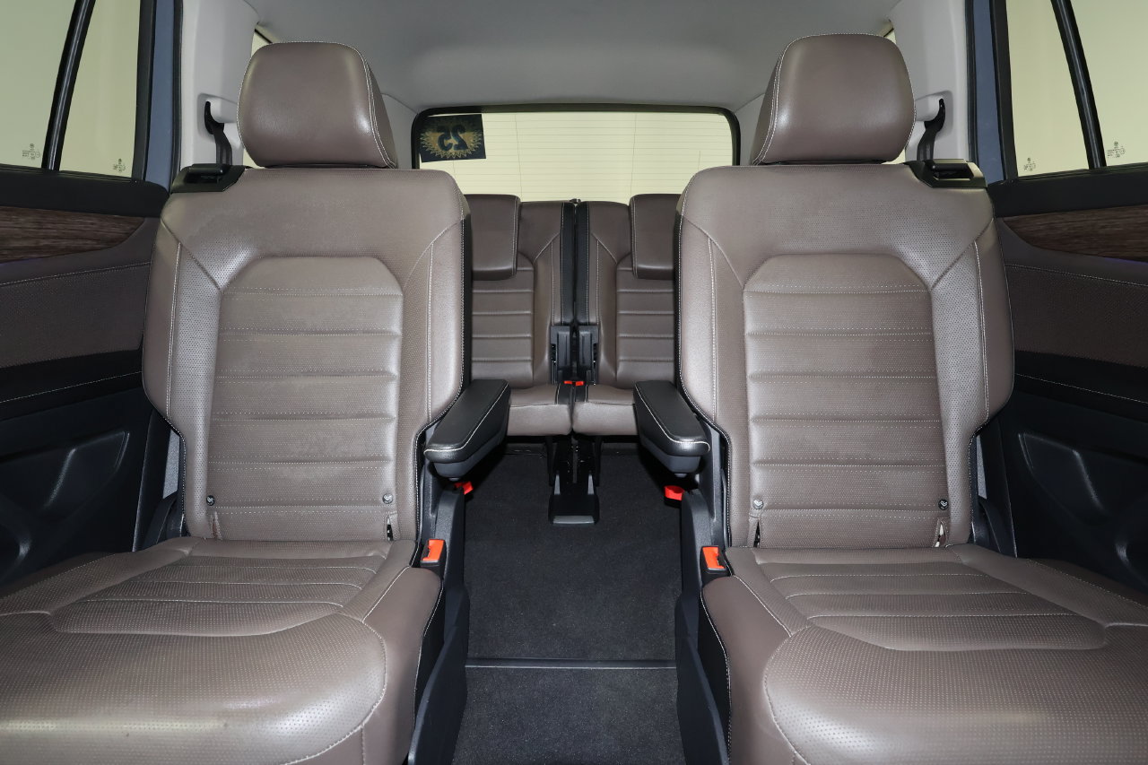 Used 2025 Volkswagen Atlas SEL AWD/4WD image 31