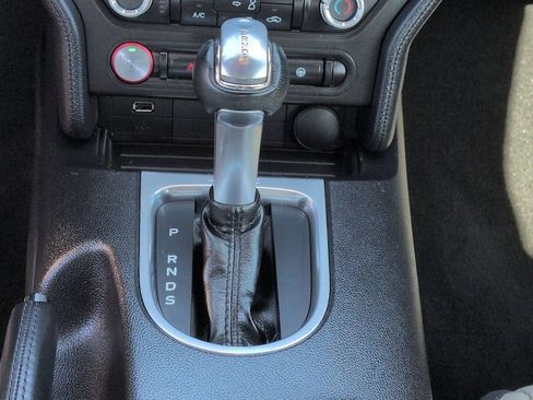 Used 2019 Ford Mustang Convertible RWD image 19