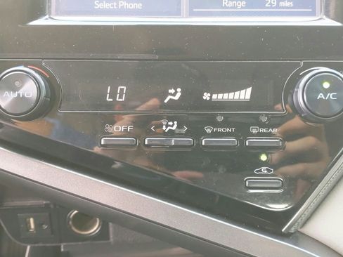 Used 2019 Toyota Camry L image 27