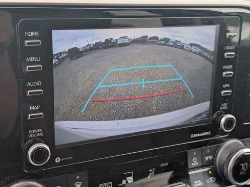 Used 2020 Toyota Highlander L FWD image 19