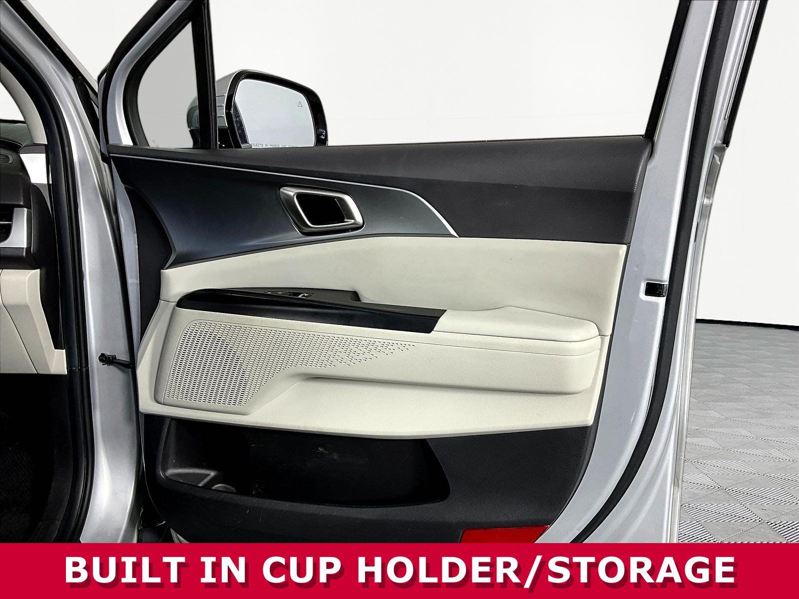 Used 2023 Kia Carnival LX FWD image 27