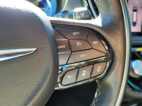 Used 2020 Chrysler Pacifica Limited w/ Advanced Safetytec Group image 38