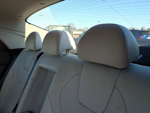 Used 2023 Hyundai Elantra Limited image 12