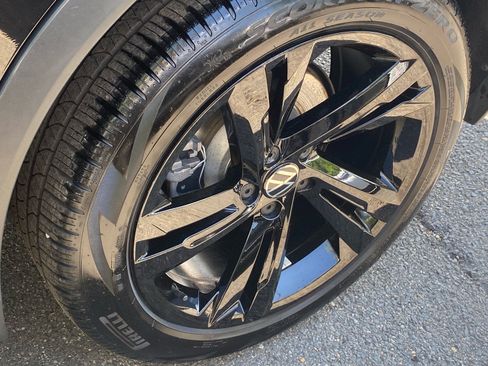 Certified 2023 Volkswagen Tiguan SE R-Line AWD/4WD image 22