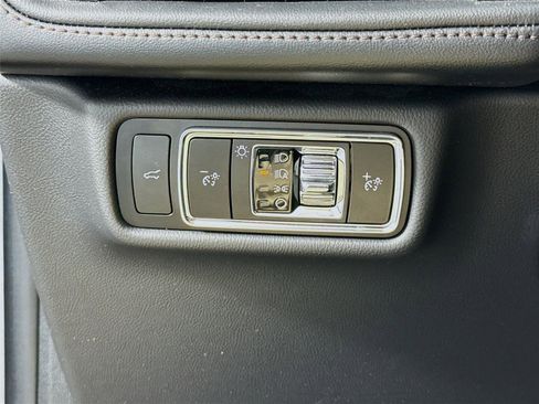 Used 2023 Lincoln Aviator Reserve AWD/4WD image 7