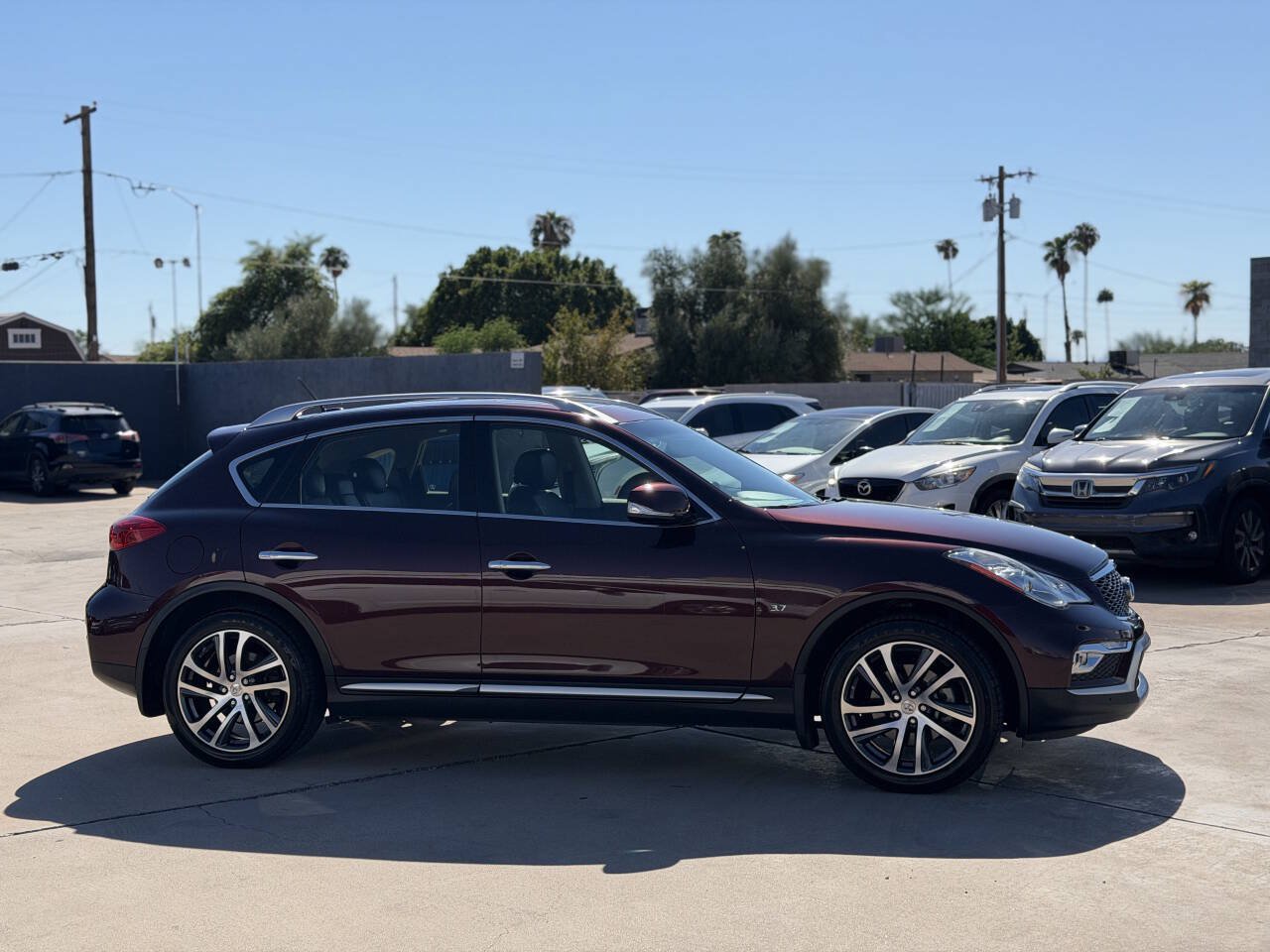 Used 2017 INFINITI QX50 AWD w/ Deluxe Touring Package image 4