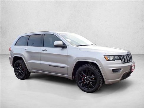 Used 2018 Jeep Grand Cherokee Altitude AWD/4WD image 6