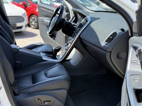Used 2015 Volvo XC60 T5 Premier w/ Proximity Package FWD image 7