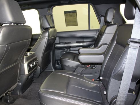 Used 2021 Ford Expedition XLT image 23