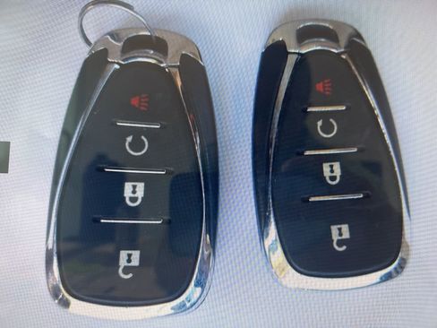 Used 2018 Chevrolet Bolt LT image 9