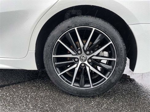Used 2023 Toyota Camry SE image 9