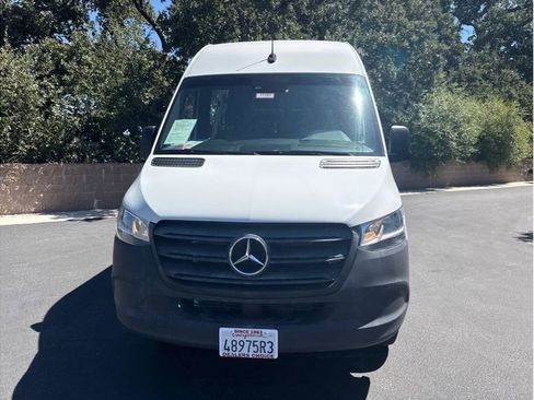 Used 2023 Mercedes-Benz Sprinter 2500 image 4