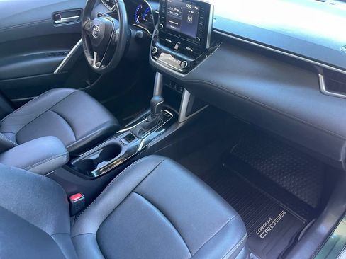 Used 2022 Toyota Corolla Cross XLE w/ Convenience Package FWD image 14