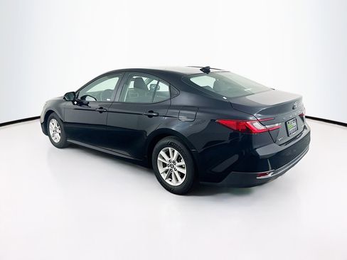 Used 2025 Toyota Camry LE image 5