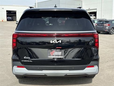New 2026 Kia Carnival EX image 4