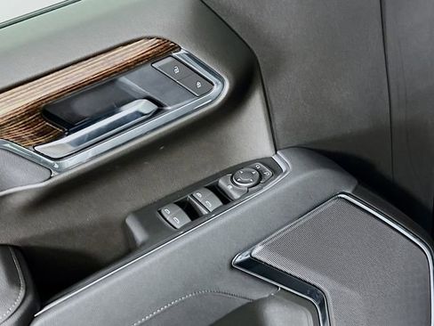 Used 2025 GMC Sierra 1500 Elevation image 16