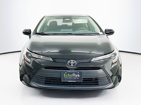 Used 2023 Toyota Corolla LE FWD image 2
