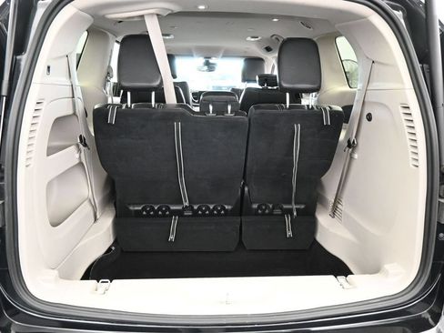 Used 2023 Chrysler Pacifica Touring-L FWD image 34