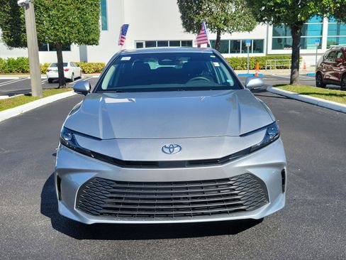 Used 2025 Toyota Camry LE image 4