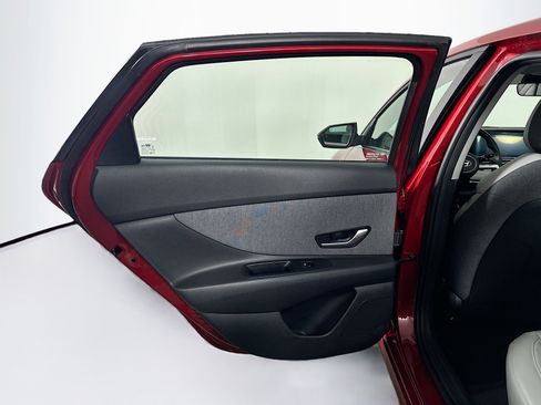 Used 2025 Hyundai Elantra Limited image 27