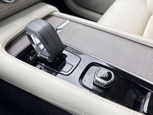 Certified 2024 Volvo XC90 B6 Plus w/ Protection Package Premier image 17