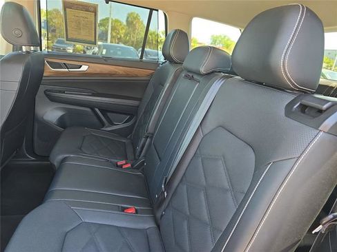 Used 2025 Volkswagen Atlas SE FWD image 14