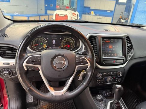 Used 2016 Jeep Cherokee Trailhawk w/ Leather Interior Group AWD/4WD image 23