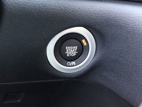 New 2026 Chrysler Pacifica Select image 36