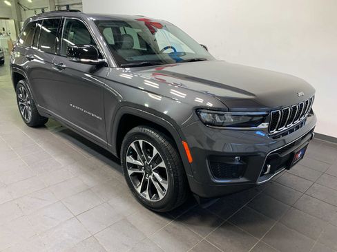 Used 2022 Jeep Grand Cherokee Overland image 2