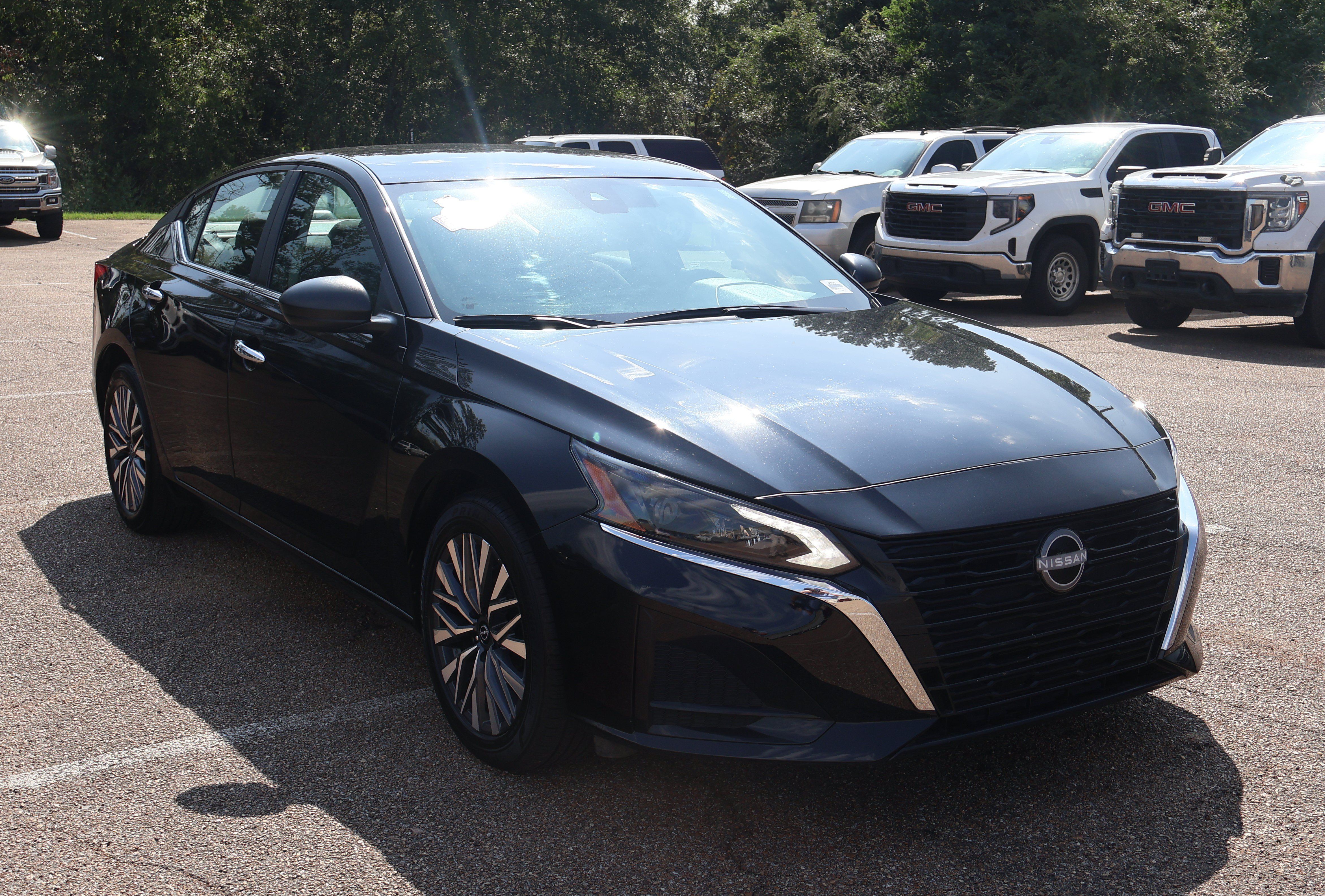 Used 2025 Nissan Altima 2.5 SV FWD image 19