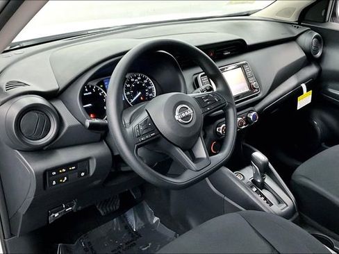 New 2025 Nissan Kicks Play S image 7