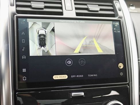 Used 2023 Land Rover Discovery Metropolitan Edition image 19