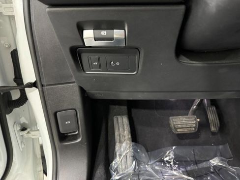 Used 2023 Land Rover Range Rover Evoque SE image 28