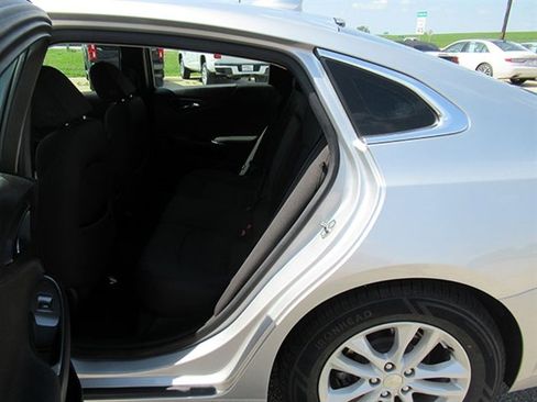 Used 2018 Chevrolet Malibu LT image 15