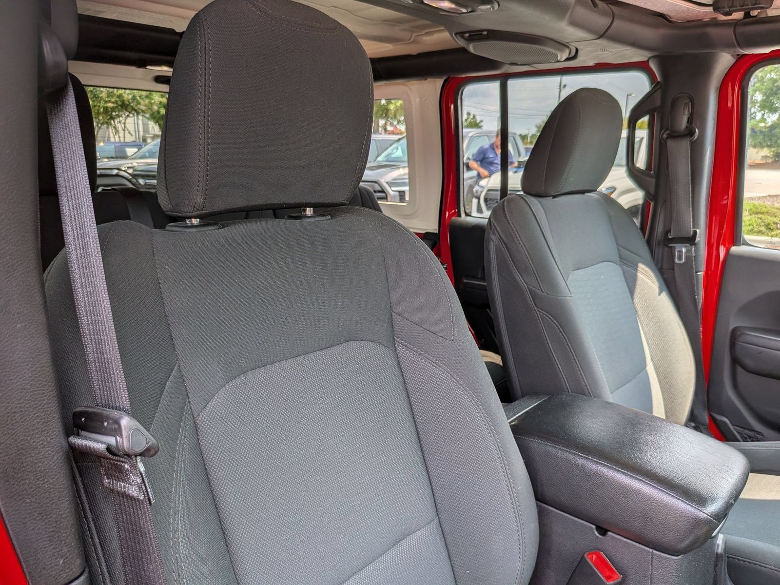 Used 2018 Jeep Wrangler Unlimited Sport S AWD/4WD image 33