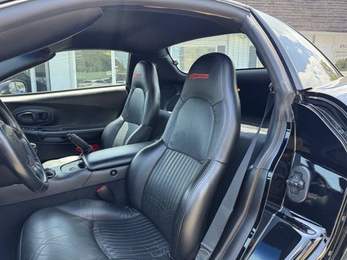 Used 2004 Chevrolet Corvette Z06 w/ Memory Package RWD image 12