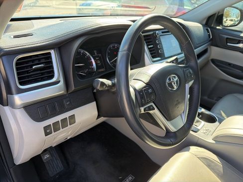 Used 2016 Toyota Highlander XLE image 24