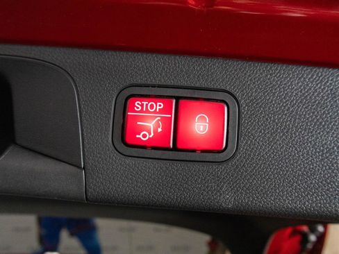 Used 2019 Mercedes-Benz GLC 350e 4MATIC w/ Parking Assistance Package image 26