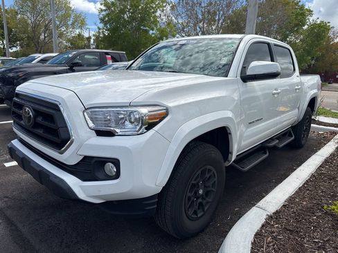 Used 2022 Toyota Tacoma SR5 w/ Technology Package image 1
