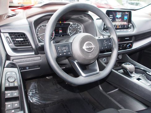 Used 2023 Nissan Rogue S FWD image 15