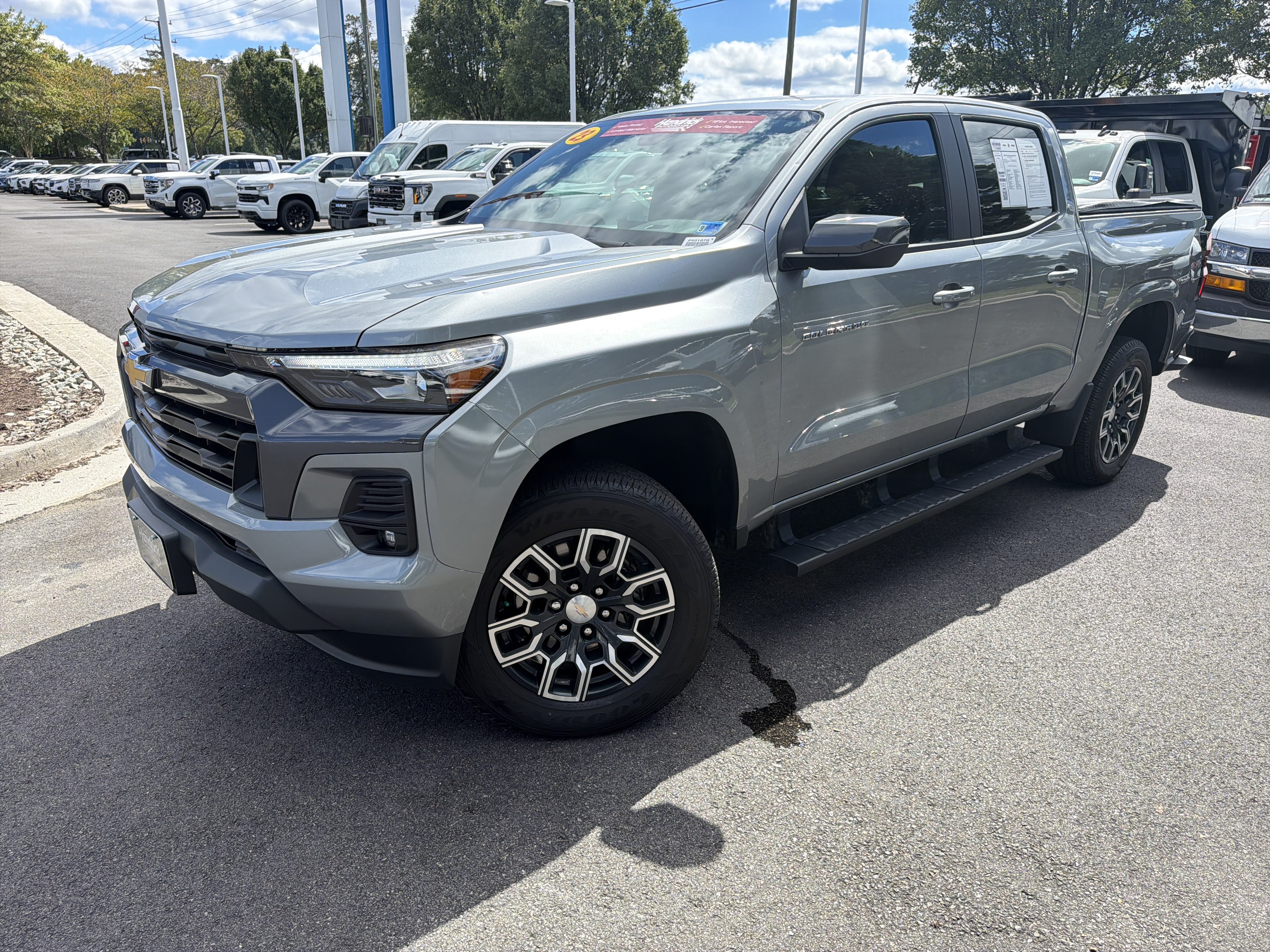 Used 2023 Chevrolet Colorado LT w/ LT Convenience Package III AWD/4WD image 5