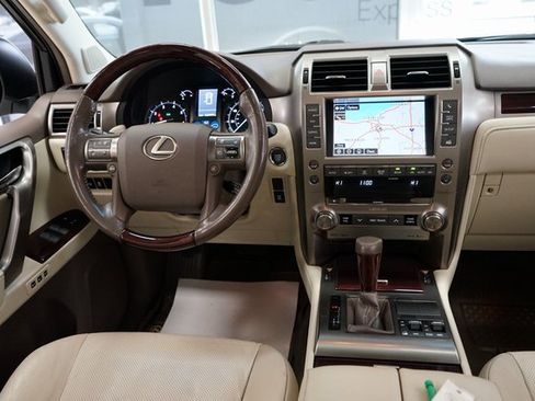 Used 2017 Lexus GX 460 image 11