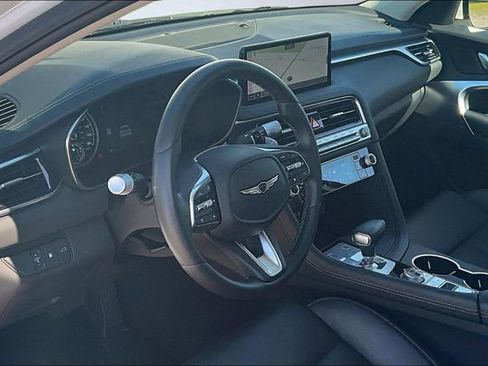 Used 2025 Genesis G70 2.5T image 18