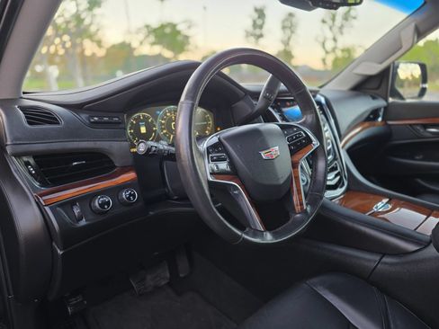 Used 2015 Cadillac Escalade ESV Luxury AWD/4WD image 12