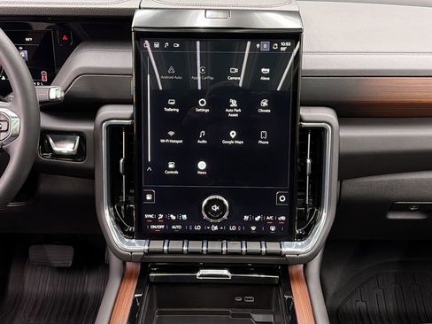 Used 2025 GMC Yukon XL Denali w/ Sun & Power Step Package image 18