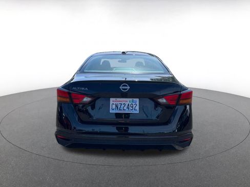 Used 2025 Nissan Altima 2.5 SV FWD image 8