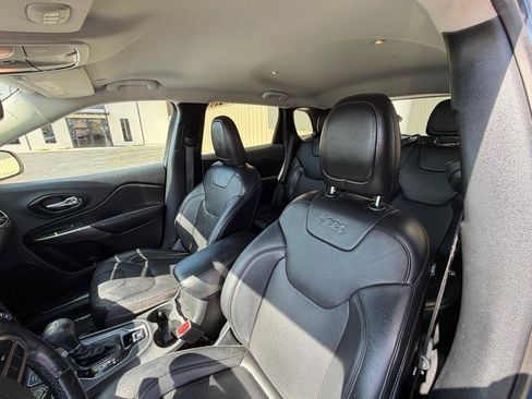 Used 2020 Jeep Cherokee Limited AWD/4WD image 28